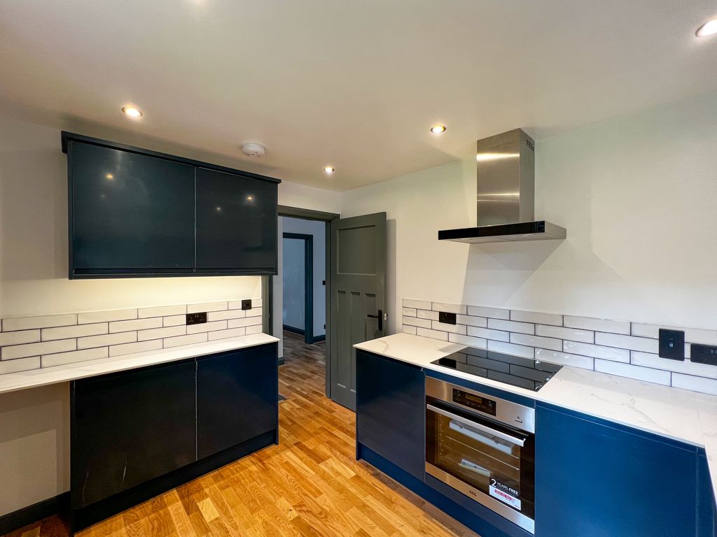2 bed flat to rent in London Road, Twickenham TW1 Zoopla
