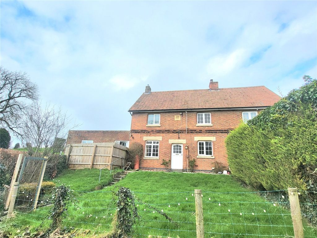 3 bed cottage to rent in Devizes Road, Potterne, Devizes SN10, £900 pcm