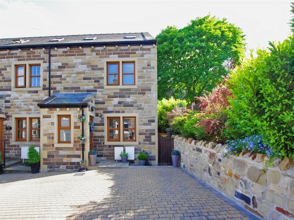 3 bed end terrace house for sale in North View, Holywell Green, Halifax
