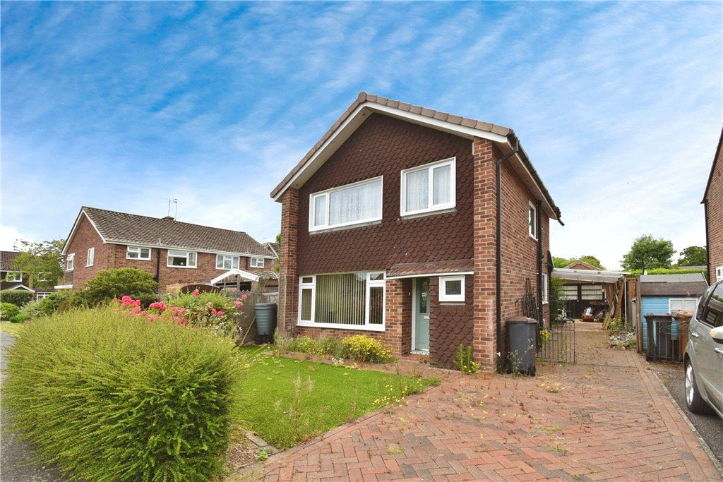 3 bed detached house for sale in Rowan Close, Romsey, Hampshire SO51, £