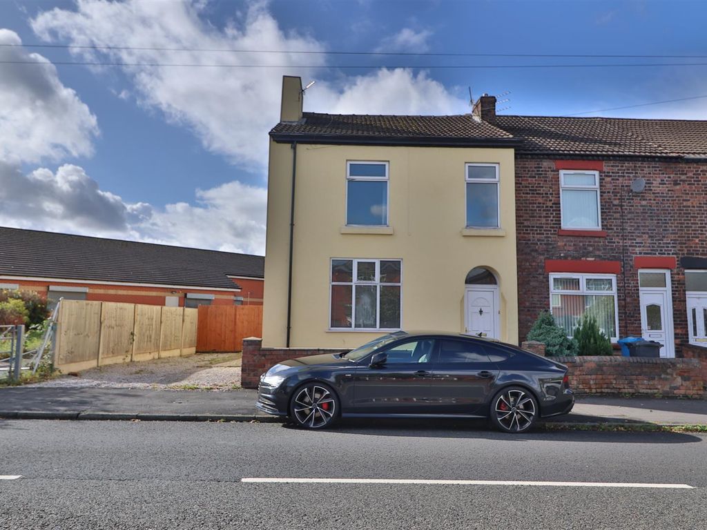 Land for sale in Moorfield Road, Widnes WA8, £255,000 Zoopla