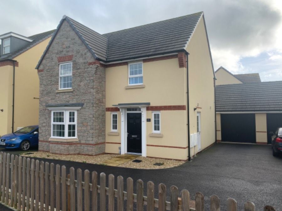 4 bed detached house to rent in Dorset Down Crescent, Cullompton EX15