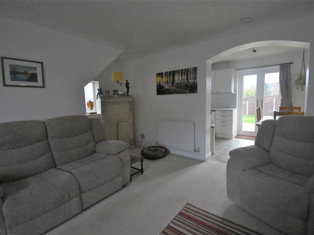 3 bed semidetached house to rent in Capesthorne Close, Alsager, Stoke