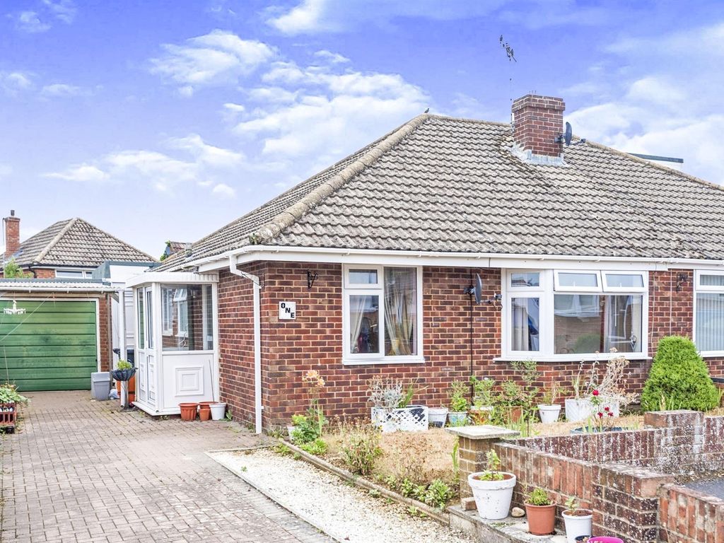 2 bed semidetached bungalow for sale in Folly Way, Highworth, Swindon