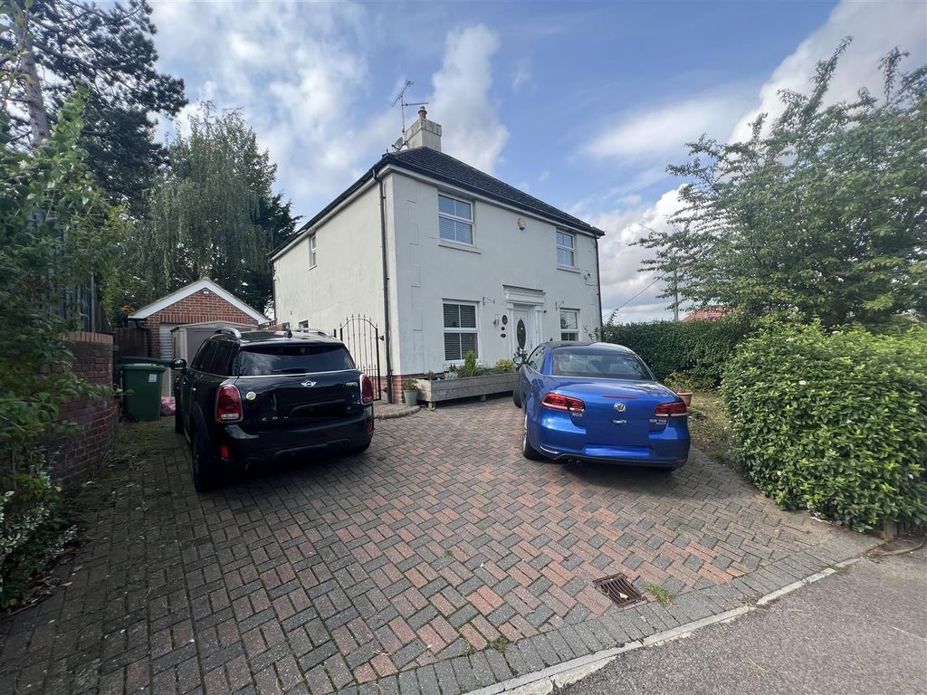 4 bed detached house for sale in Czarina Rise, Laindon, Basildon SS15