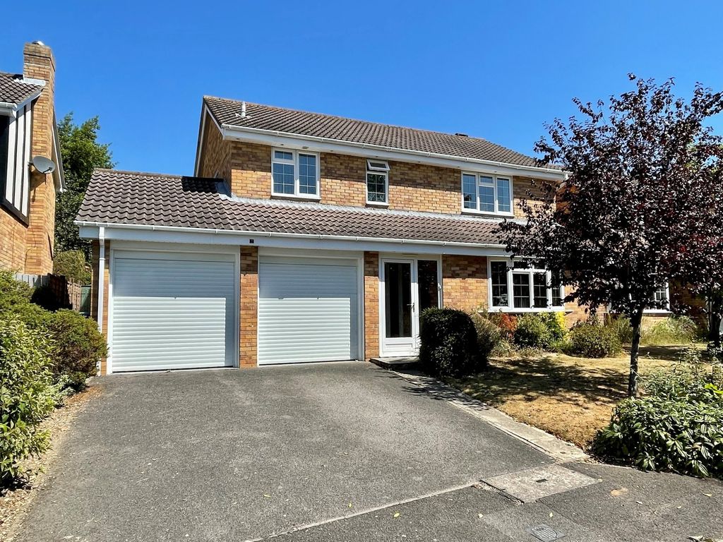 4 bed detached house for sale in Field Close, Locks Heath, Southampton