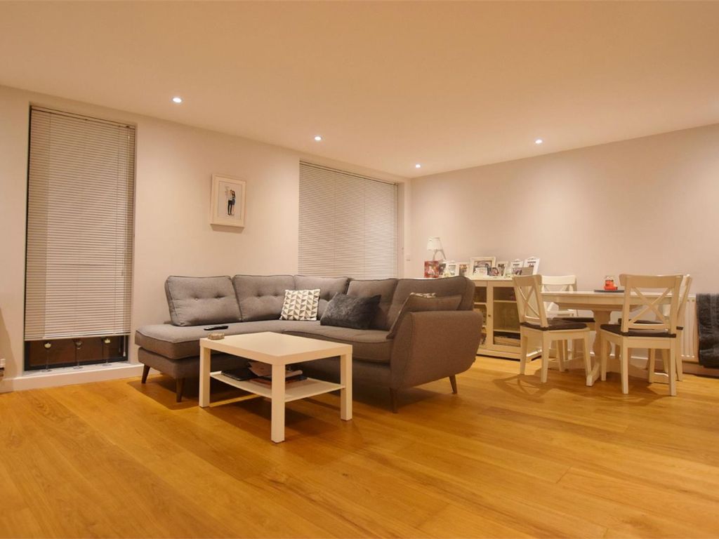 2 bed flat to rent in Erin House, Riverside Gardens, Ealing HA0, £1,750