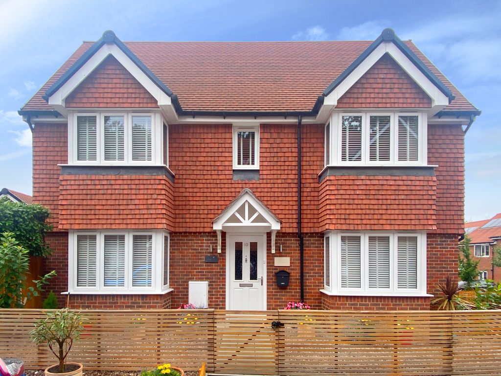 3 bed detached house for sale in Bow Lake Gardens,
