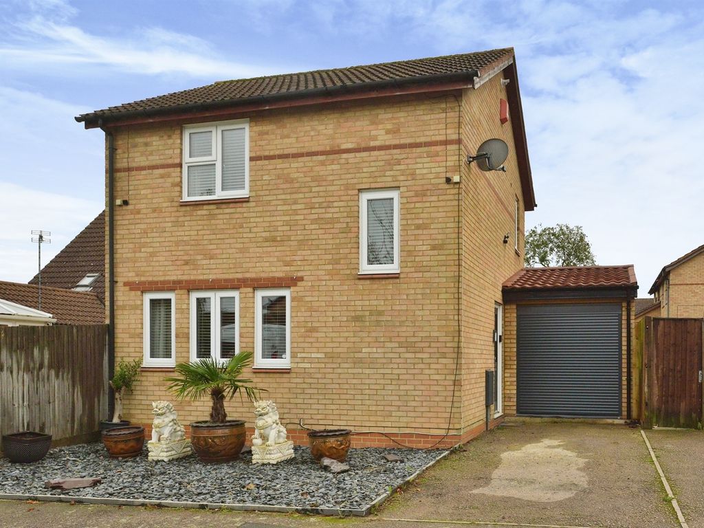 2 bed detached house for sale in Laurel Close, Crownhill, Milton Keynes MK8, £350,000 Zoopla