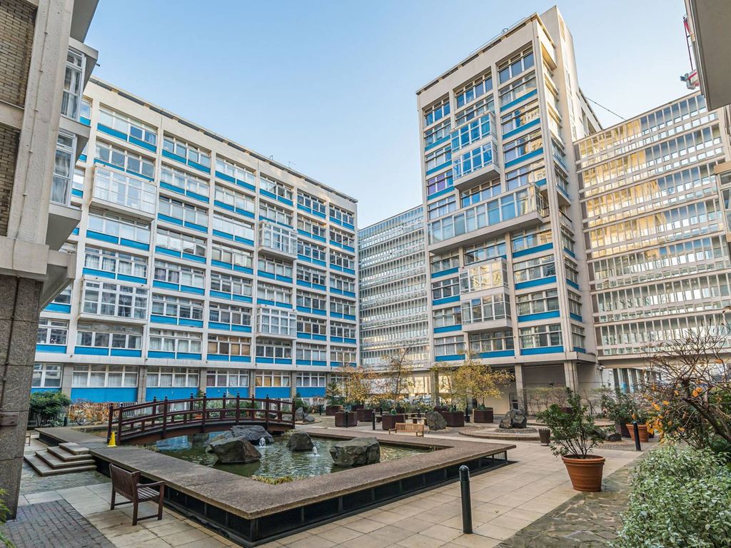 2 bed flat to rent in Metro Central Heights, Elephant And Castle SE1