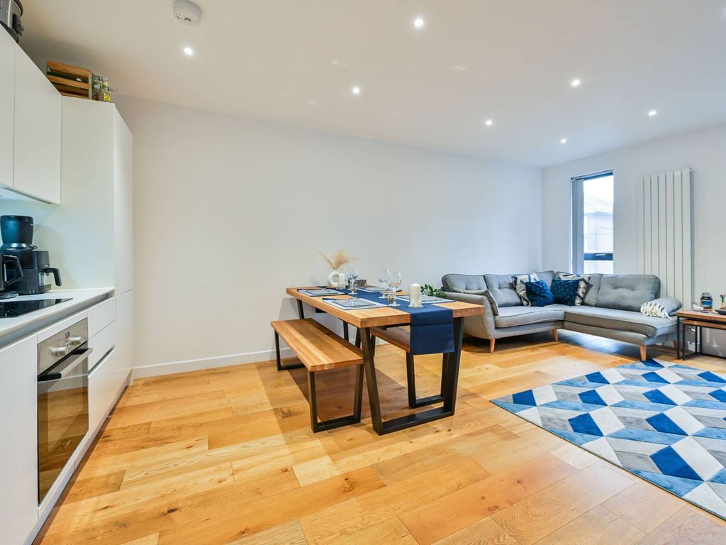 2 bed flat for sale in Waleorde Road, Elephant And Castle, London SE17
