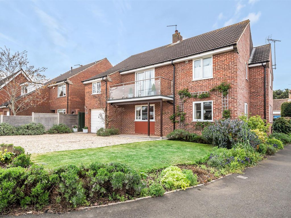 5 bed detached house for sale in Park Mead, Monkton Heathfield, Taunton