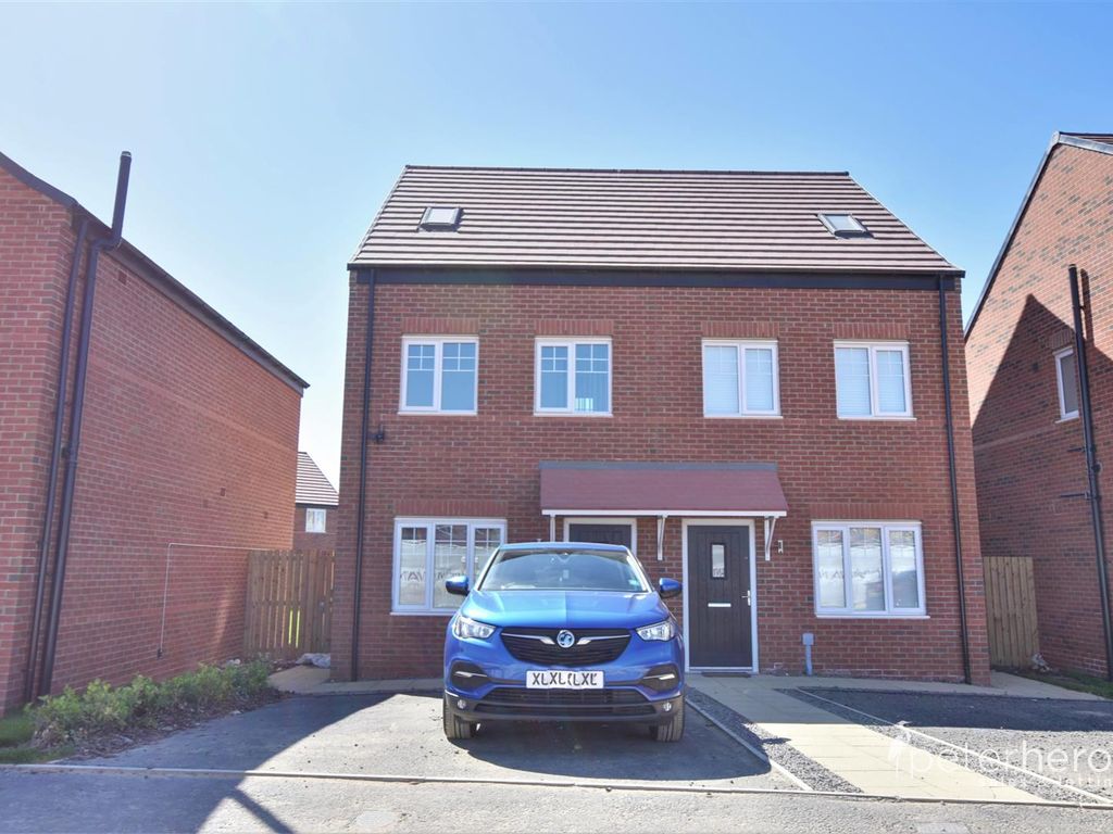 3 bed town house for sale in Laing Close, Castletown, Sunderland SR5