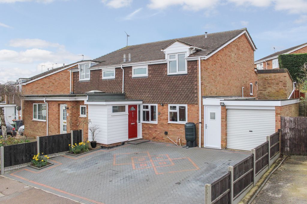 3 bed semidetached house for sale in Knaves Hill, Leighton Buzzard LU7