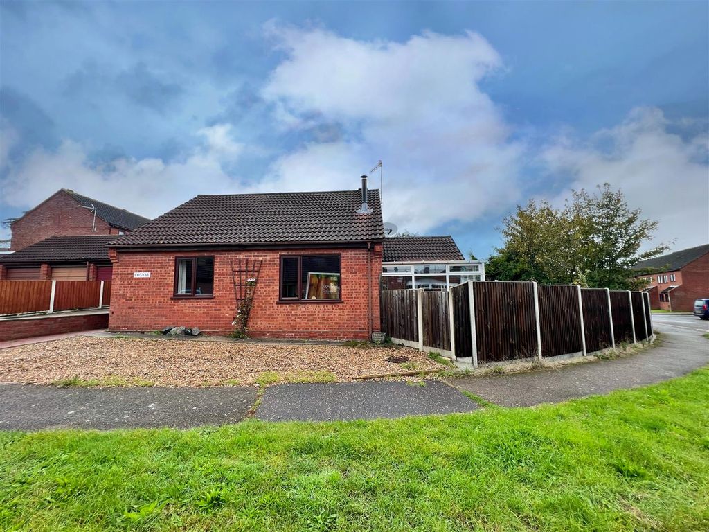 2 bed detached bungalow for sale in Hamilton Close, North Walsham NR28