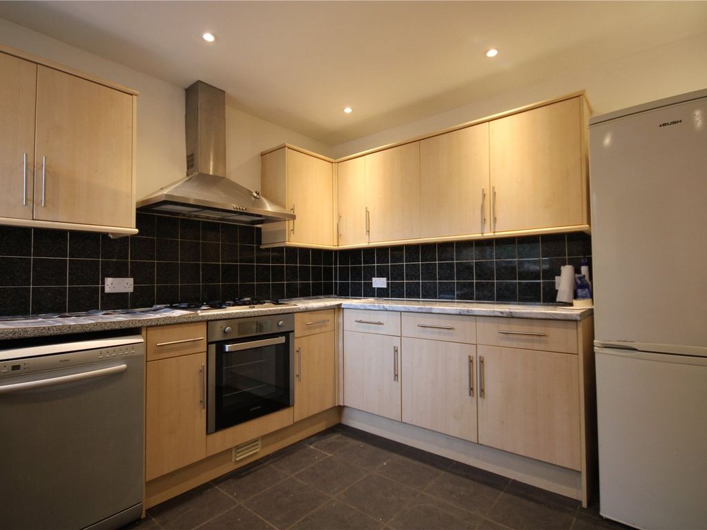 3 bed terraced house to rent in Alpine Street, Reading, Berkshire RG1