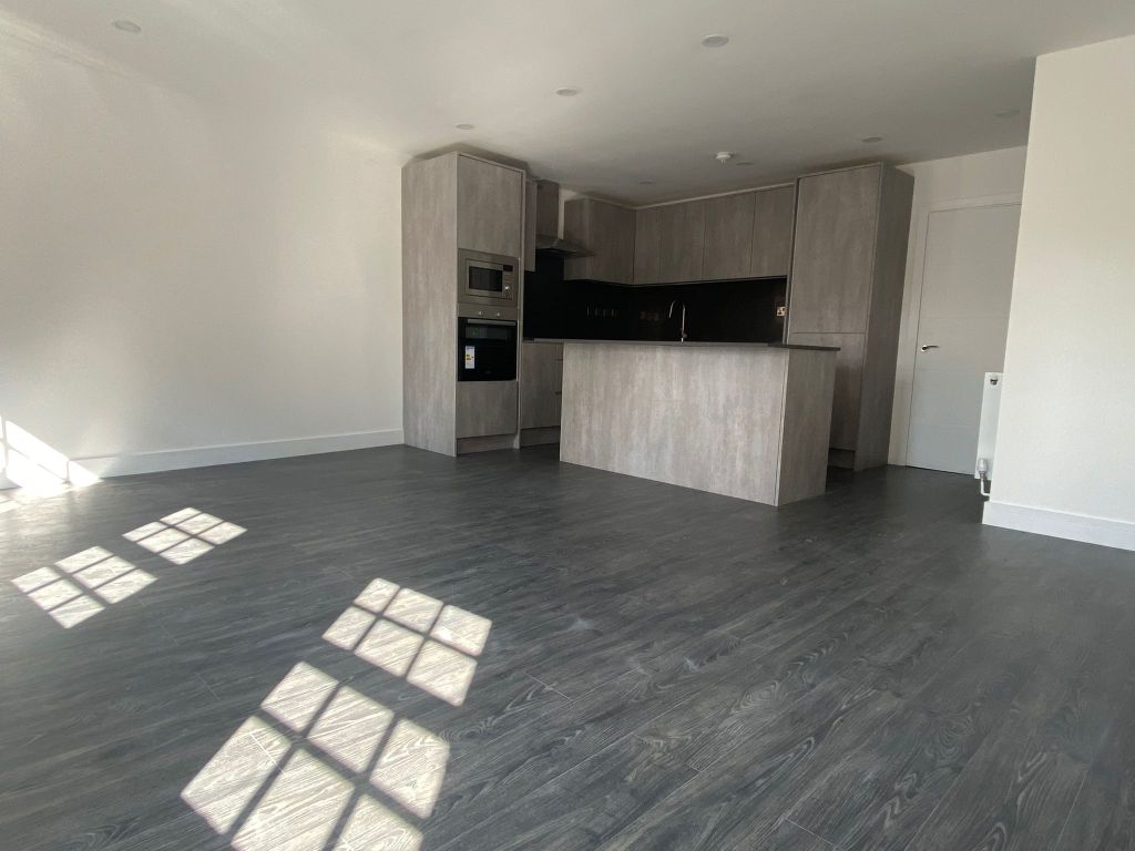 2 bed flat to rent in High Street, Gravesend DA11 Zoopla