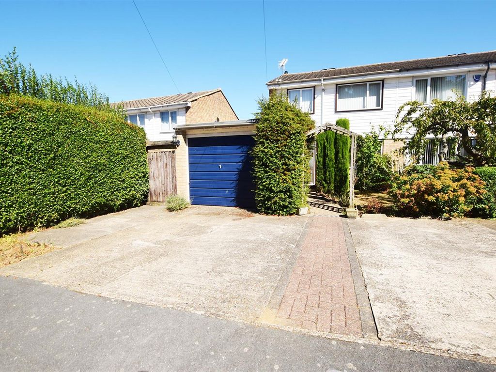 3 bed semidetached house for sale in Nares Road, Rainham, Gillingham