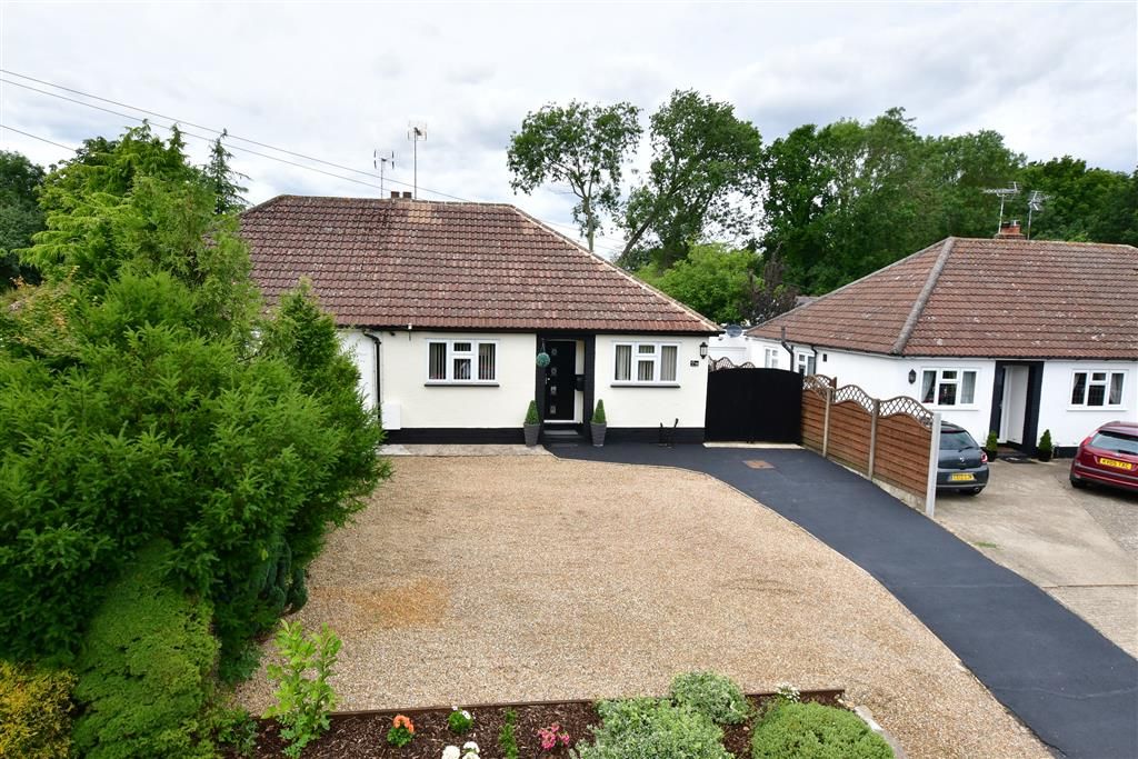2 bed semidetached bungalow for sale in Fawkham Road, West Kingsdown