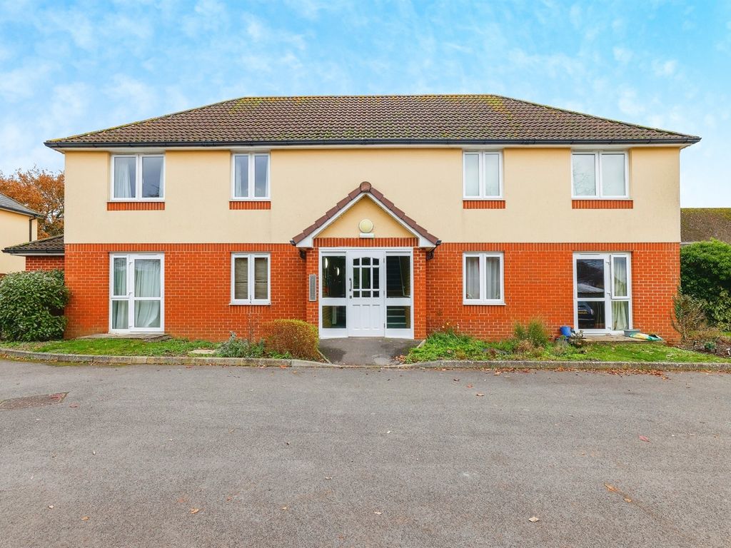 2 bed flat for sale in Oxford Road, Calne SN11, £95,000 Zoopla