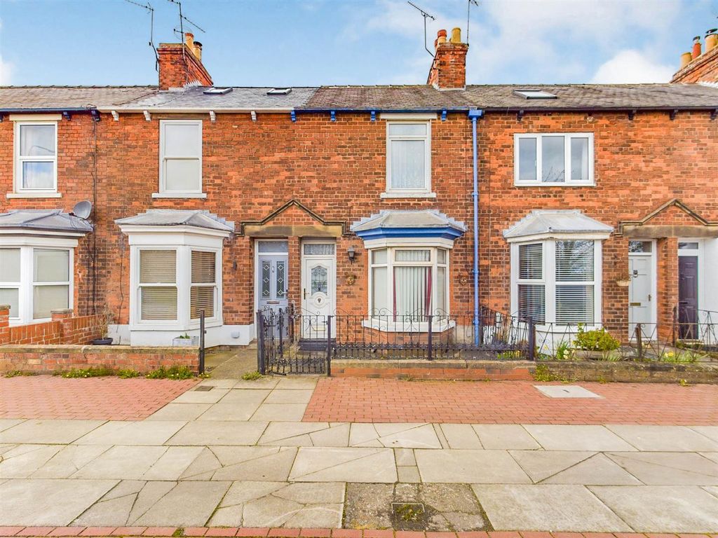 3 bed terraced house for sale in Queensgate, Beverley HU17, £170,000