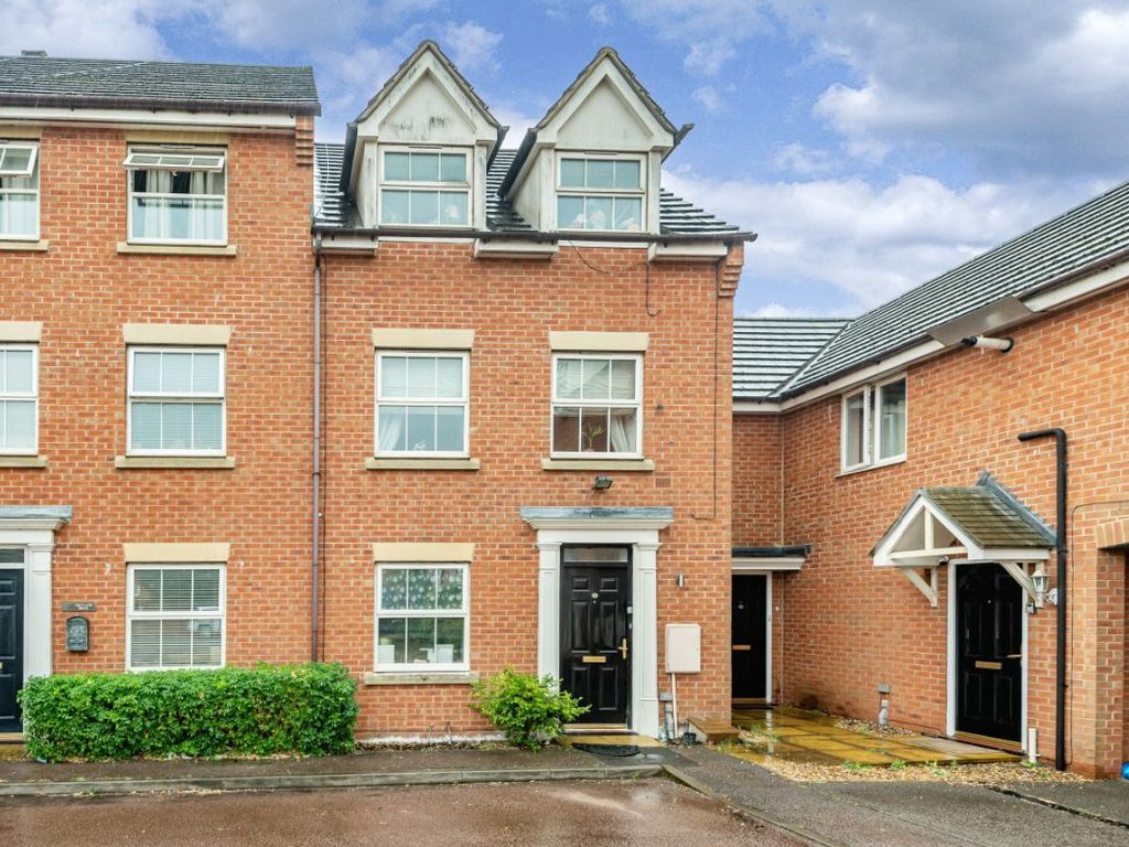 4 bed town house for sale in Croyland Drive, Elstow, Bedford MK42, £