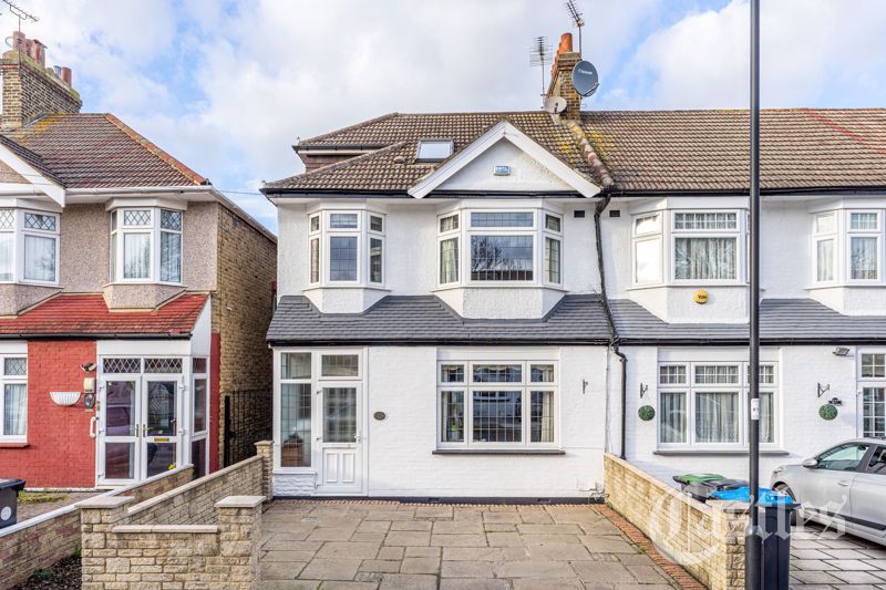 4 bed end terrace house for sale in Princes Avenue, Palmers Green N13