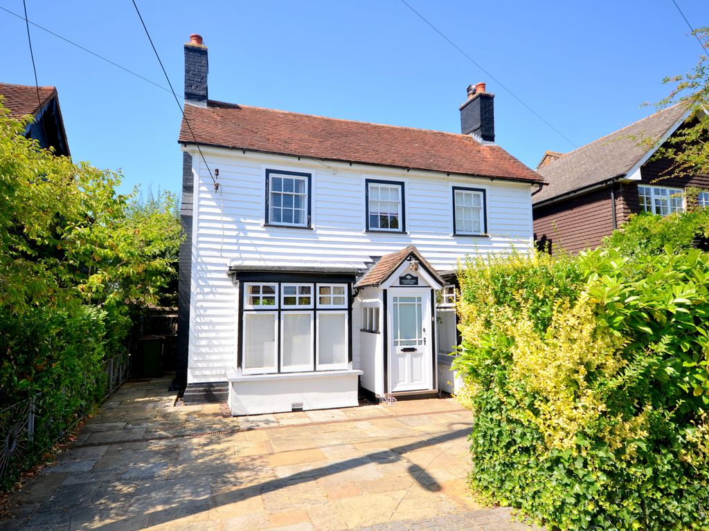 3 bed detached house to rent in Church Street, Rudgwick, Horsham RH12