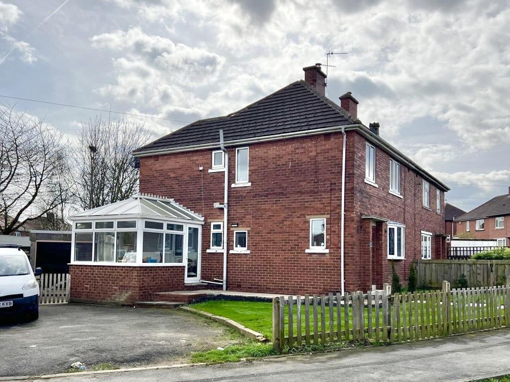 4 bed semidetached house for sale in Kirk Cross Crescent, Royston