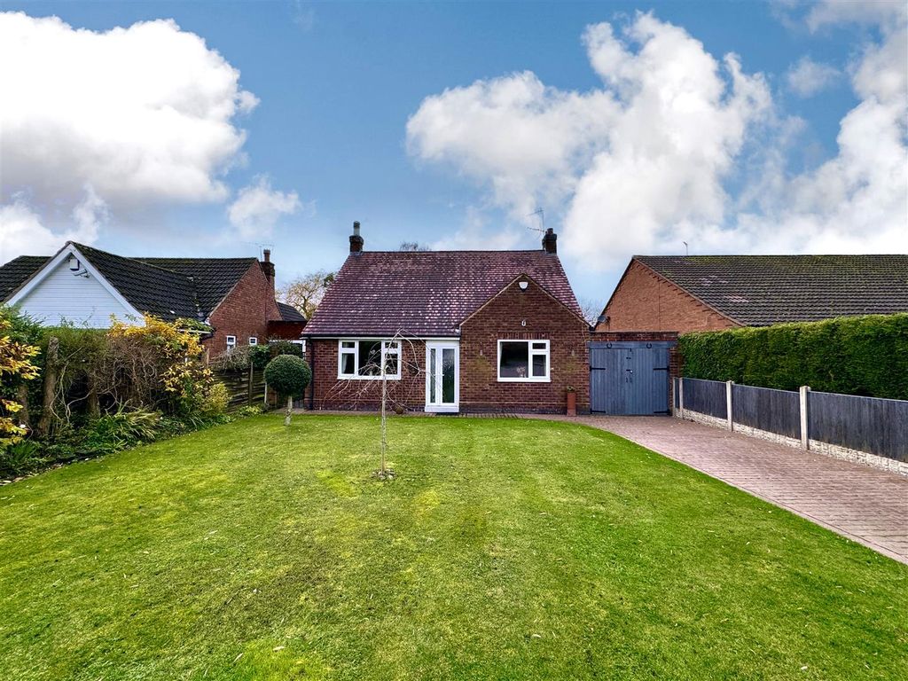 3 bed bungalow for sale in Moor Road, Papplewick, Nottingham NG15, £