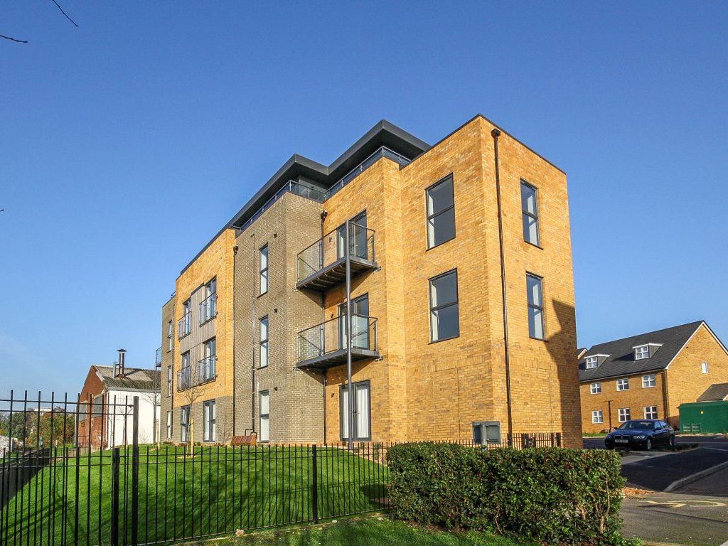 2 bed flat to rent in Albion Court, Ebberns Road, Hemel Hempstead HP3