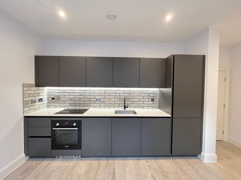 2 bed flat to rent in Stoke Gardens, Slough SL1, £1,650 pcm Zoopla