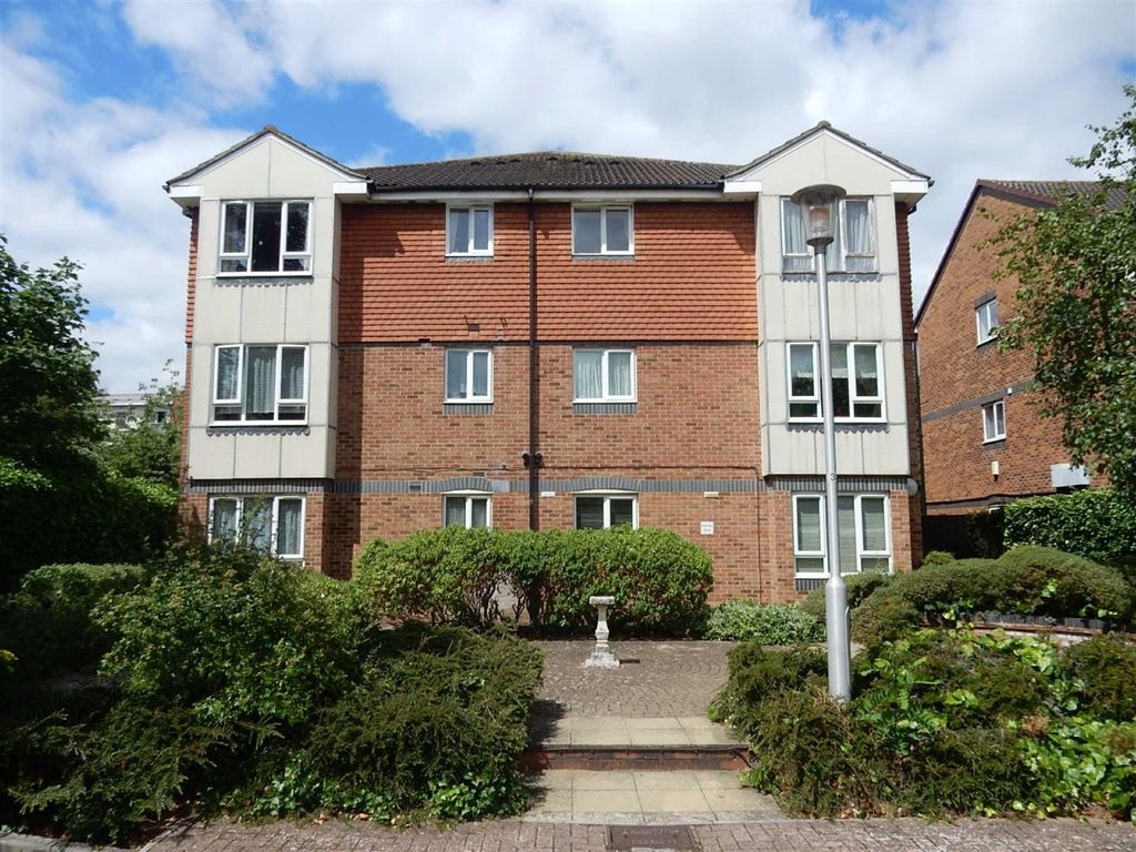 1 bed flat to rent in Hadfield Close, Southall UB1, £1,250 pcm Zoopla