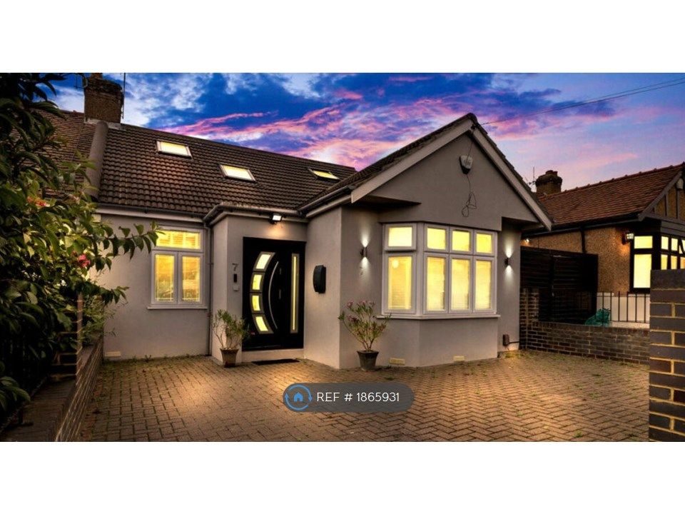 5 bed semidetached house to rent in Emsworth Road, Ilford IG6, £2,950