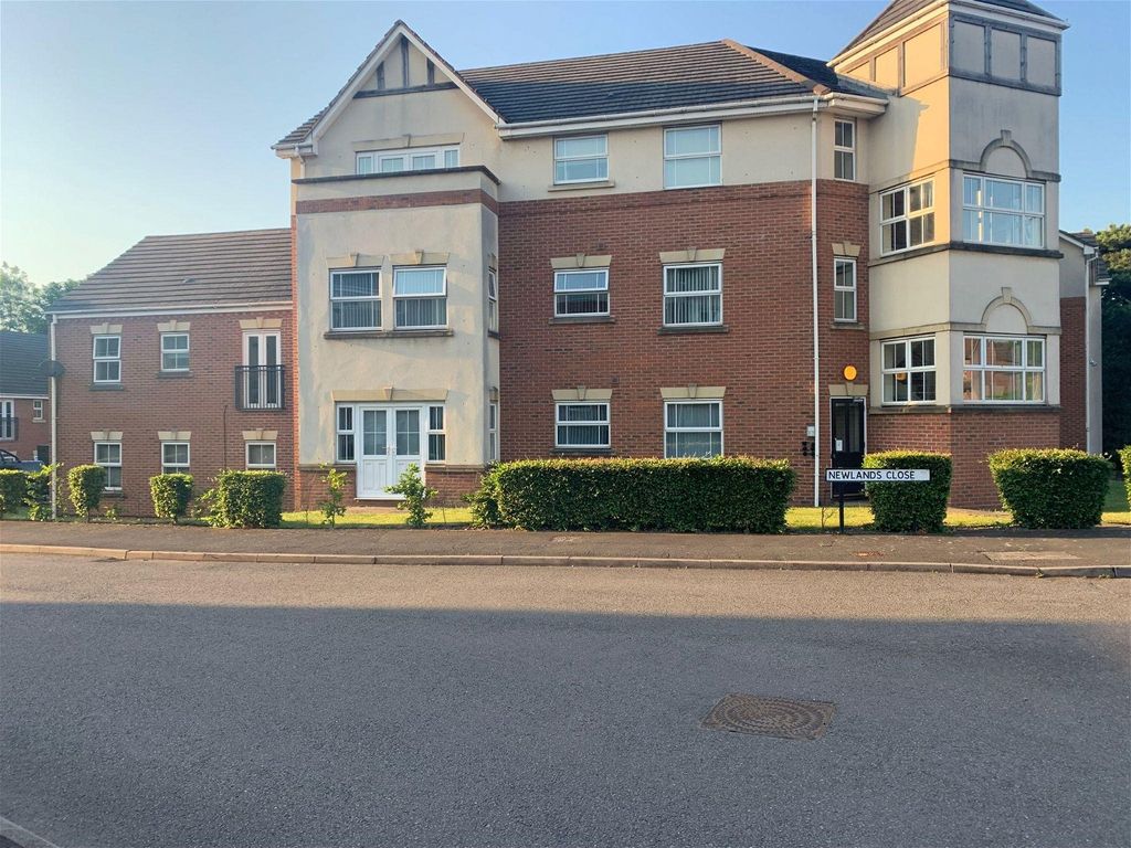 2 bed flat for sale in Newlands Close, Hagley, Stourbridge DY9 Zoopla