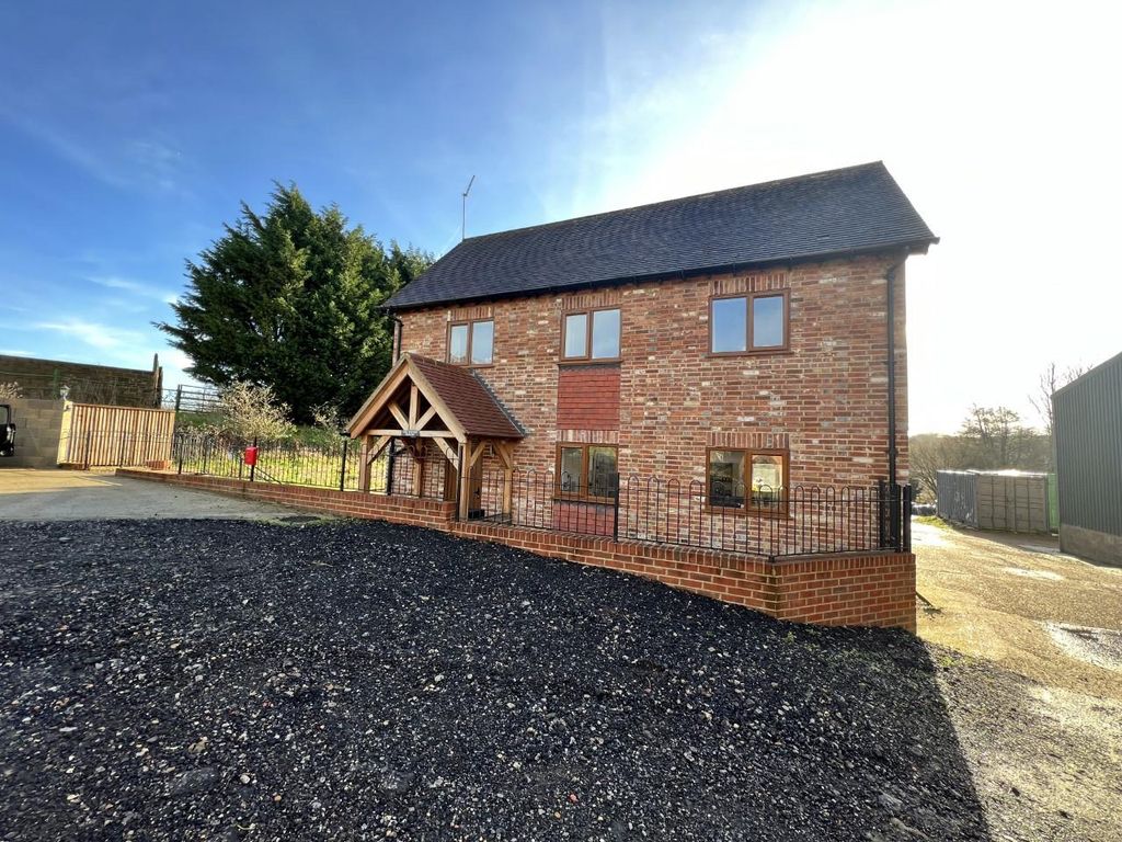 3 bed detached house to rent in Poundsbridge Lane, Penshurst, Tonbridge