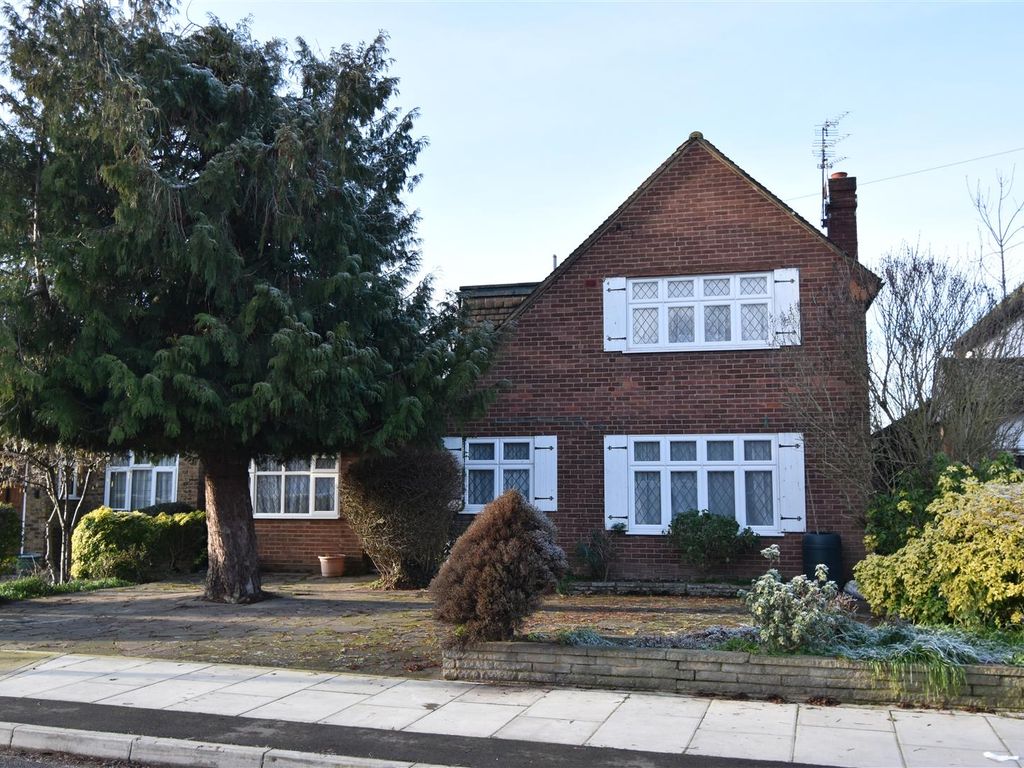 3 bed detached house for sale in Evelyn Avenue, Ruislip HA4, £810,000