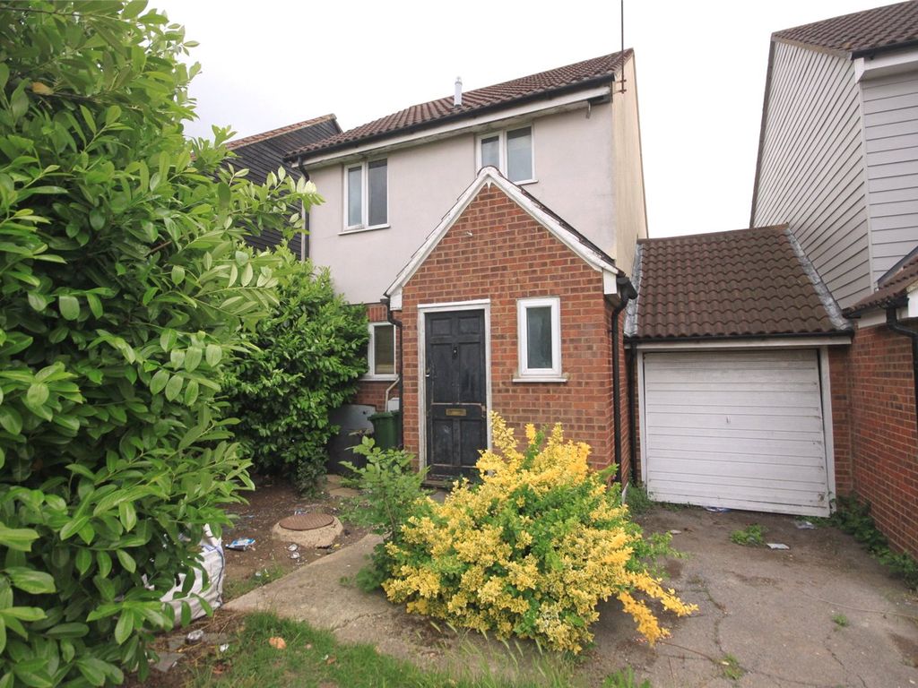 3 bed link detached house for sale in Heybridge Drive, Wickford SS12, £275,000 Zoopla