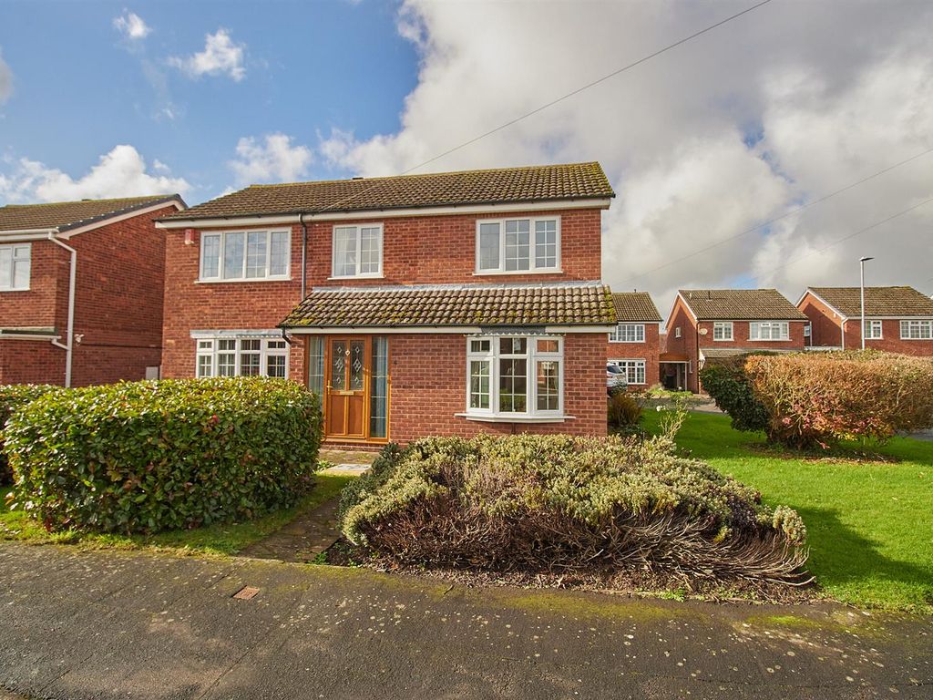 4 bed detached house for sale in Adcote Close, Barwell, Leicester LE9