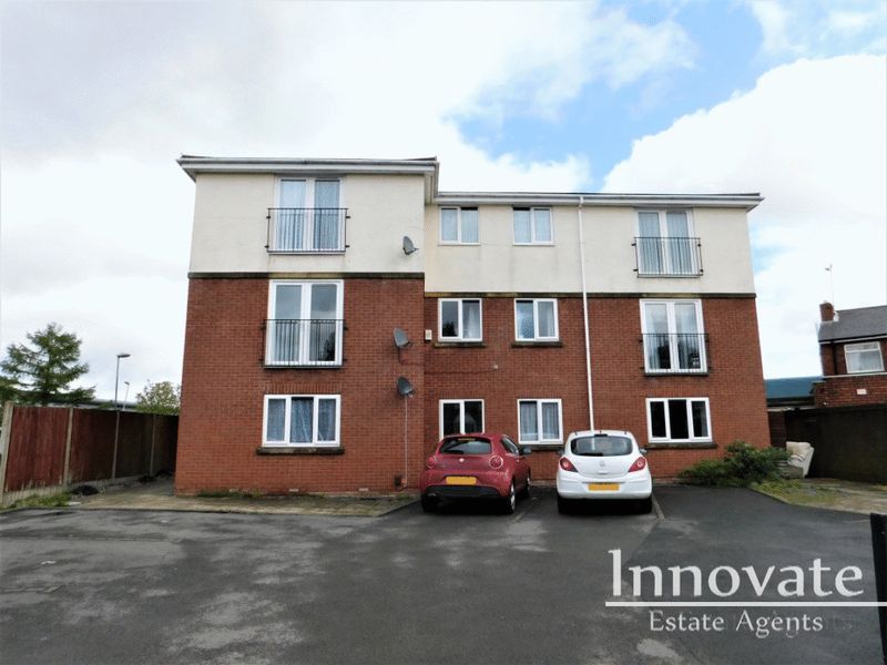 2 bed flat to rent in Acorn House, Cockshed Lane, Halesowen B62, £725