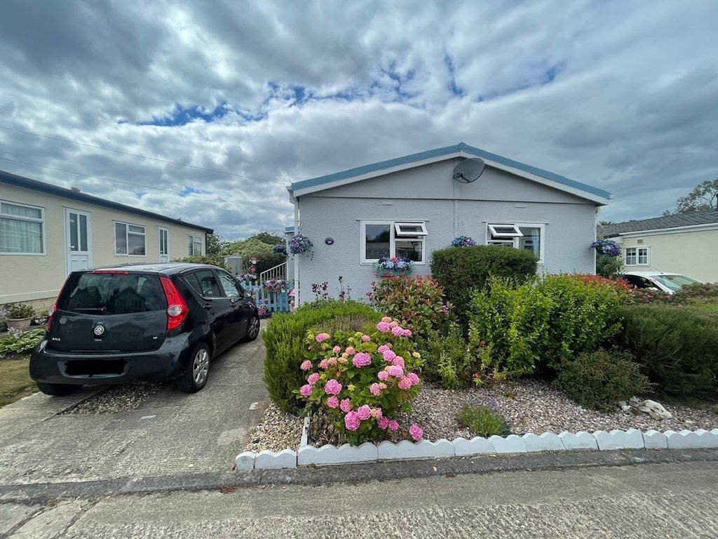 2 bed mobile/park home for sale in Hillcrest Park, Wilbury Hills Road