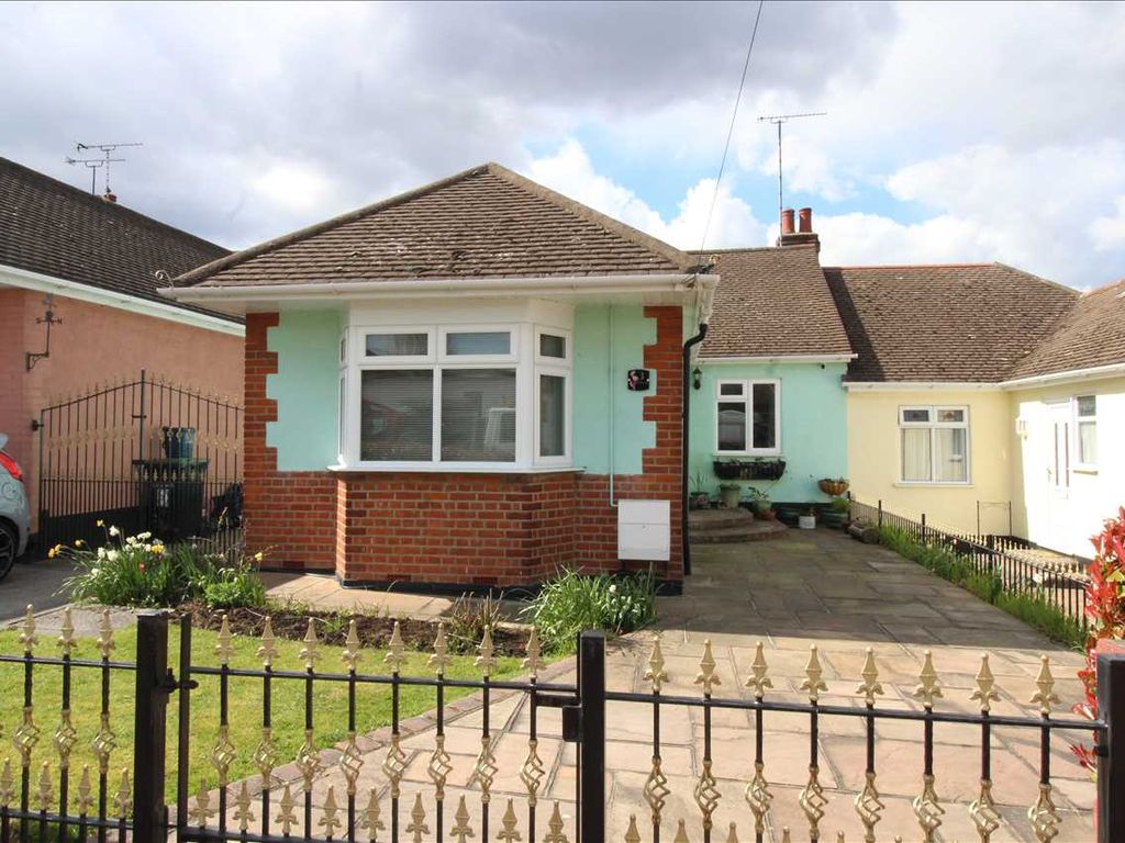 2 bed bungalow for sale in Flamboro Close, Eastwood, LeighOnSea SS9
