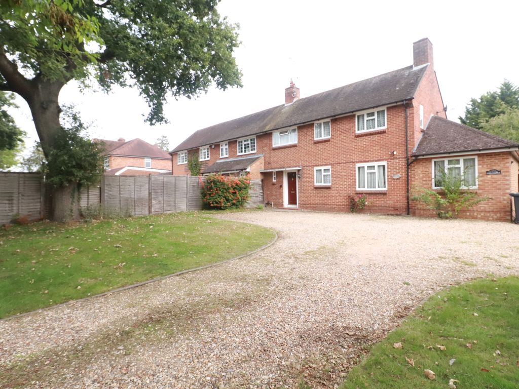 3 bed semidetached house to rent in Frimley Road, Camberley GU15, £