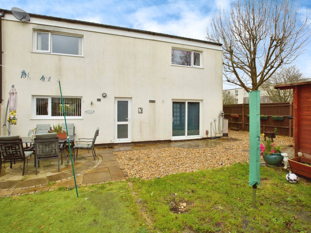 4 bed semidetached house for sale in Cobalt Court, Frobisher Close