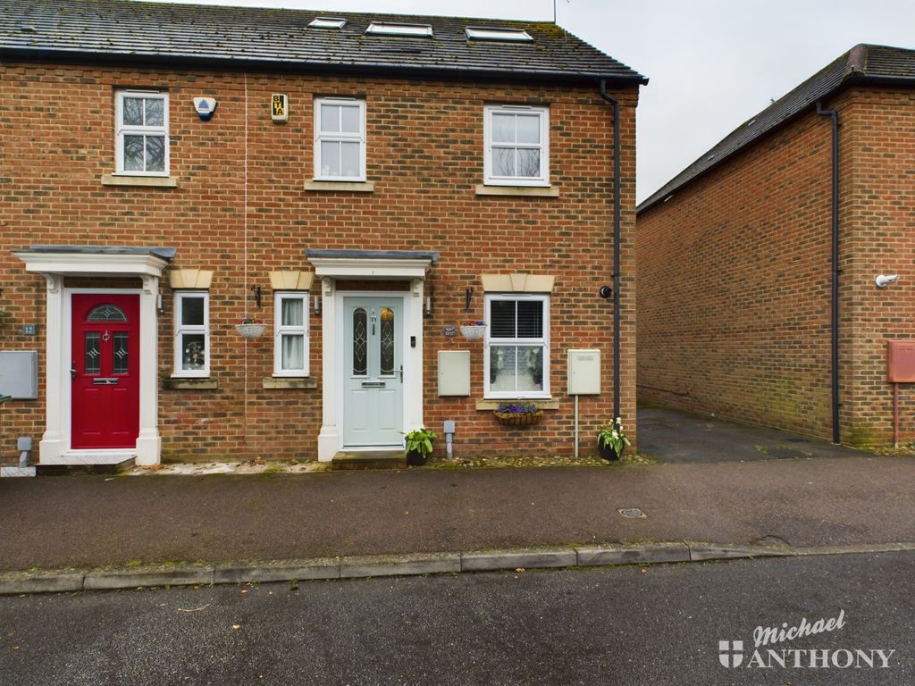 3 bed end terrace house for sale in Swallow Lane, Aylesbury HP19, £