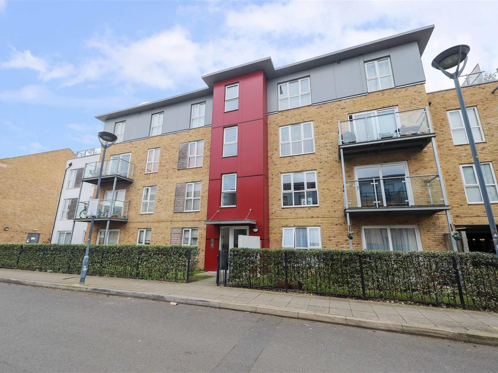 1 bed flat to rent in Brecon Lodge, West Drayton UB7, £1,450 pcm Zoopla