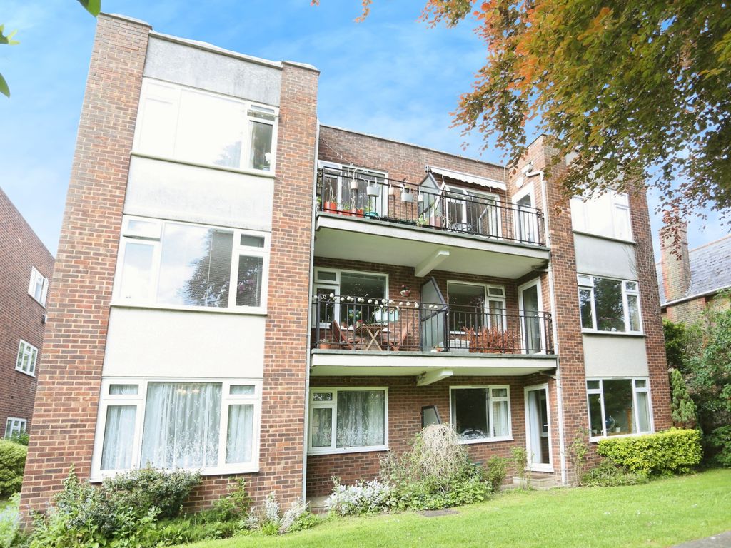 2 bed flat for sale in Holmbury Manor, Sidcup DA14, £350,000 Zoopla