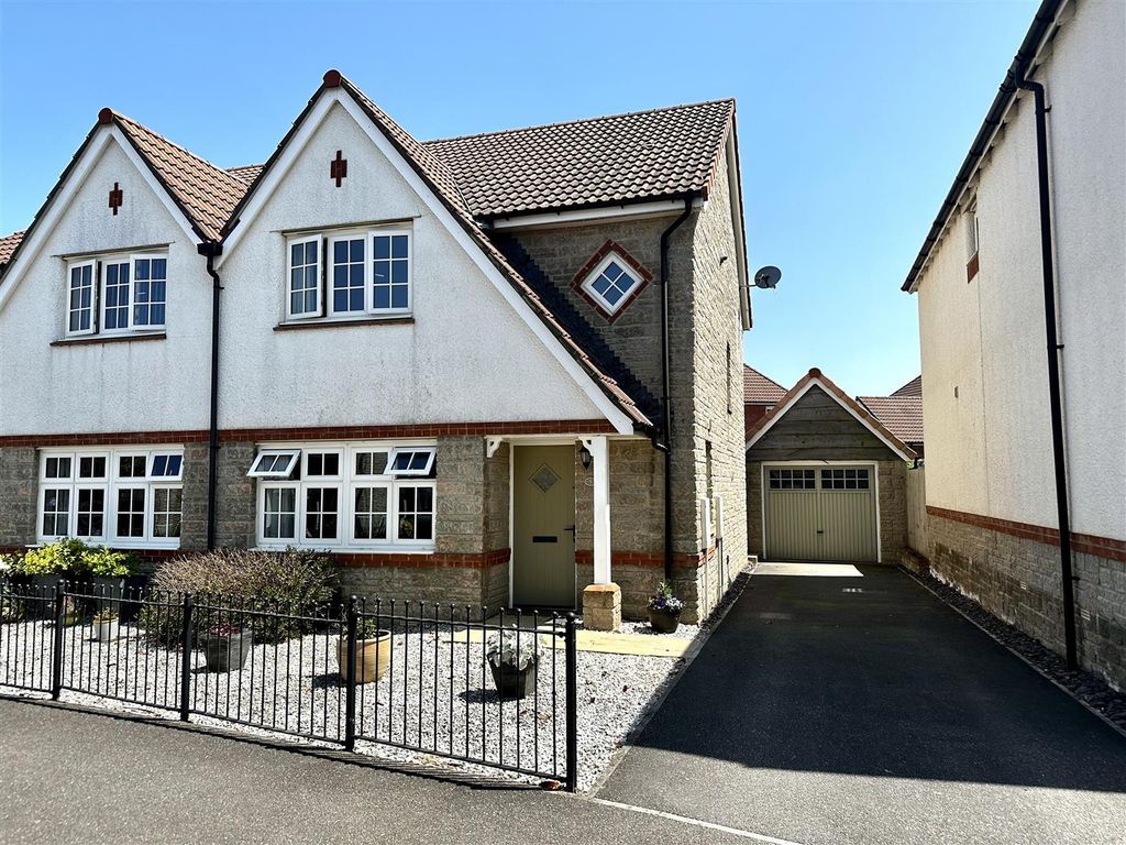 3 bed semidetached house for sale in Glenwood Drive, Roundswell