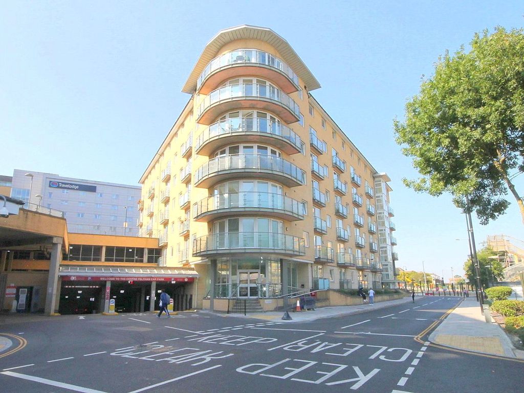 1 bed flat for sale in Bedfont Lane, Feltham, Middlesex TW13, £205,000