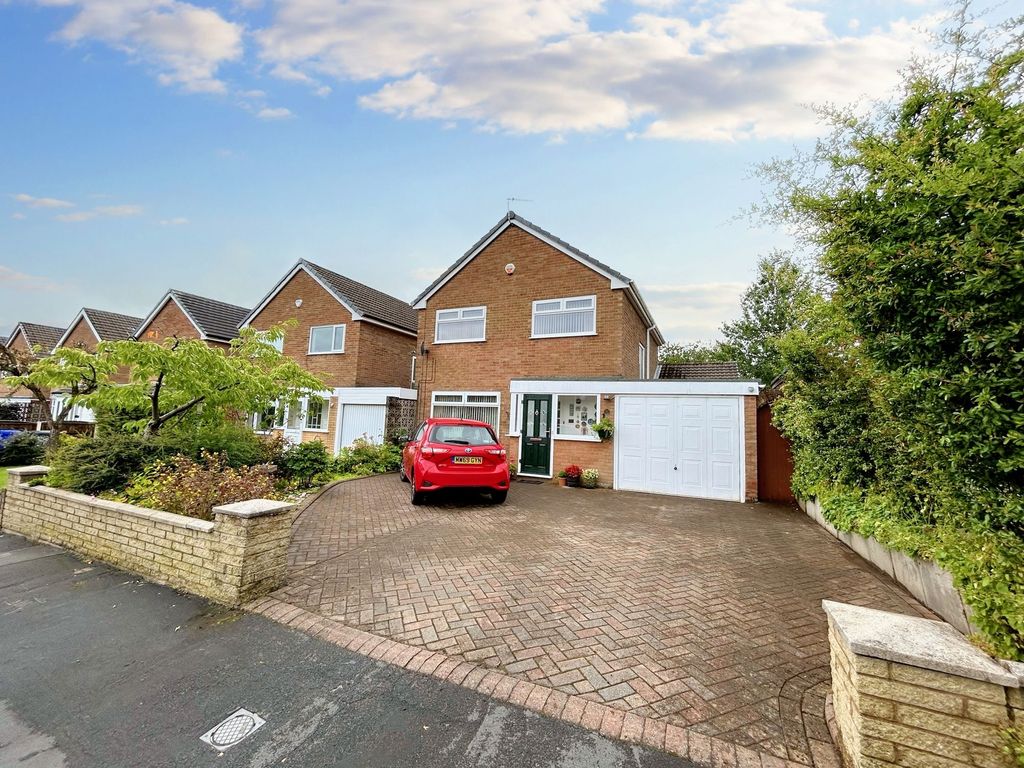 3 bed detached house for sale in Springclough Drive, Worsley M28, £